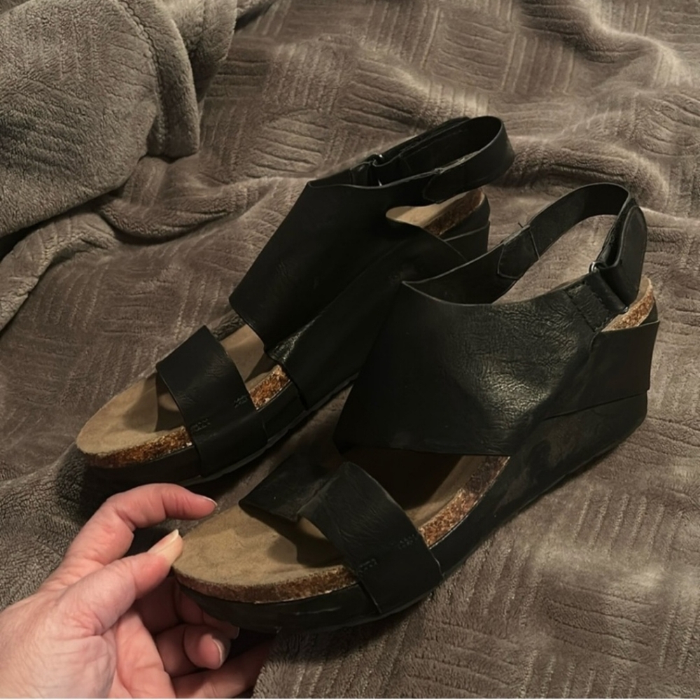 Stylish Black Wedge Sandals